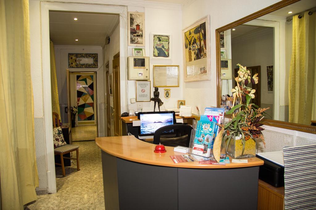 Hostal Aribau Barcelona Exteriér fotografie
